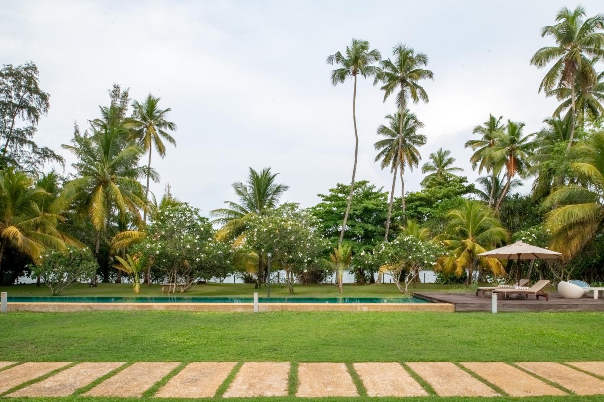 Bentota No 1 Villa ภายนอก รูปภาพ
